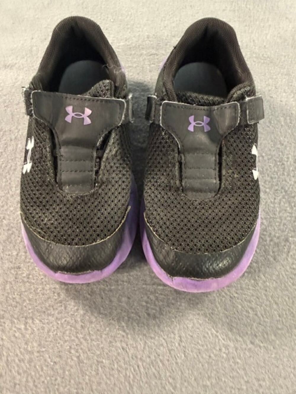 UNDER ARMOUR UNISEX -CHILD ( SIZE 10K )